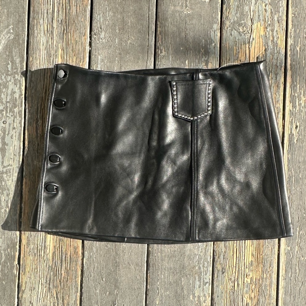 RE/DONE BLACK LEATHER STUDDED POCKET MINI SKIRT Sz S 31” Waist NEW BUTTON CLOSE